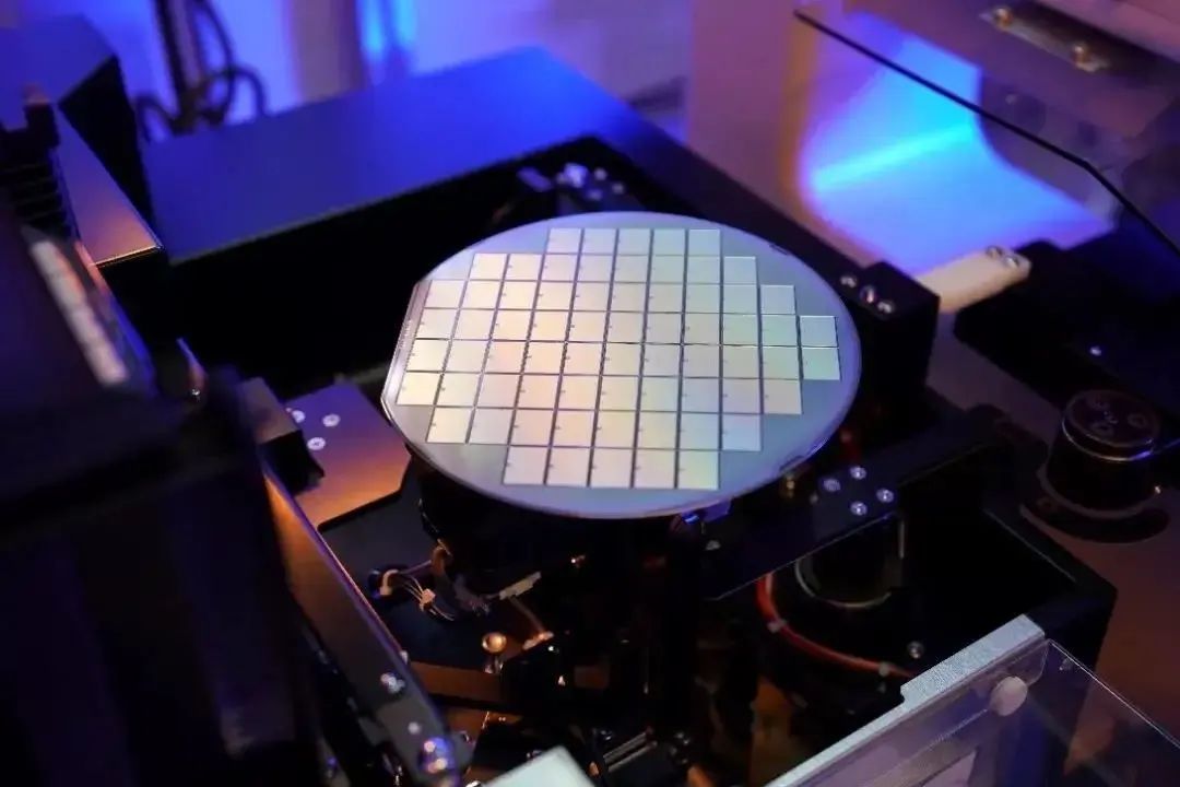 全自動芯片燒錄機_ic自動燒錄機